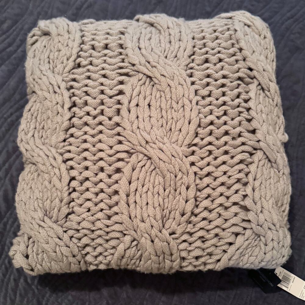NWT Magaschoni Home Pillow & Insert Pale Platinum 100% Cotton Knitted 20x20”
